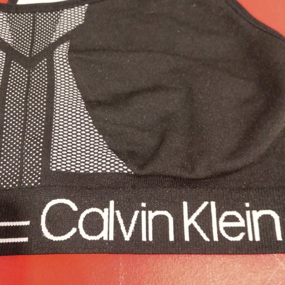 NWOT Calvin Klein performance black & white sport bra size M - Picture 5 of 6